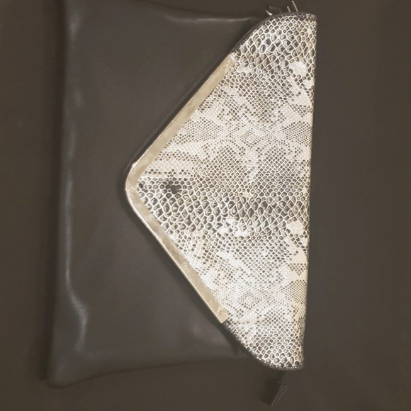 Handbags - Snake skin black and silver hand bad